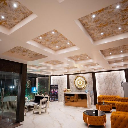 Hotel Radiance Courtyard Varanasi Bagian luar foto