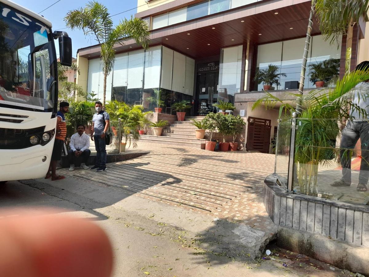 Hotel Radiance Courtyard Varanasi Bagian luar foto