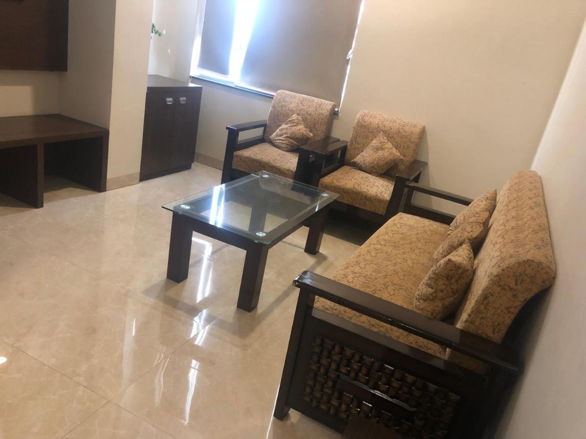 Hotel Radiance Courtyard Varanasi Bagian luar foto