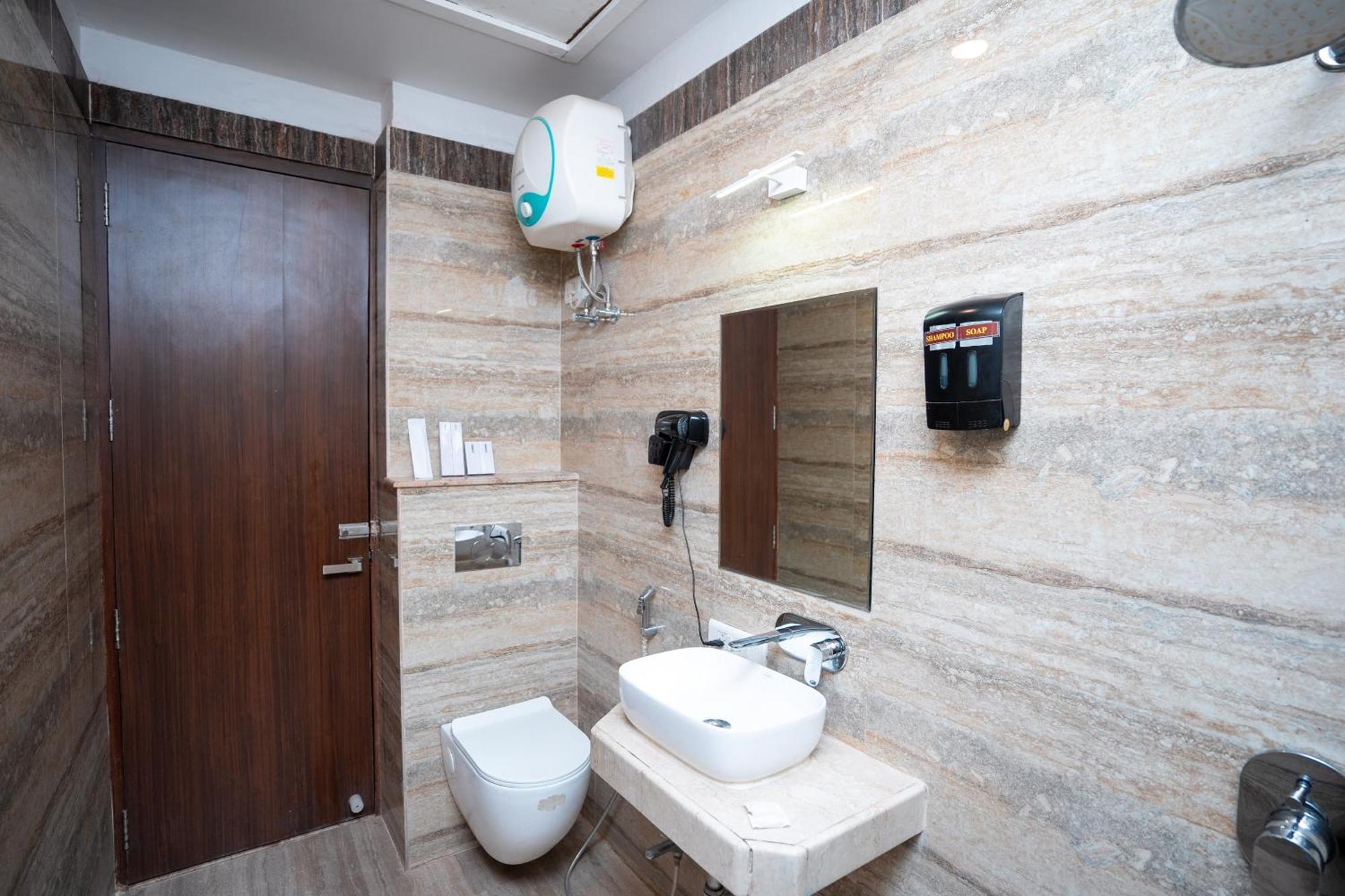 Hotel Radiance Courtyard Varanasi Bagian luar foto