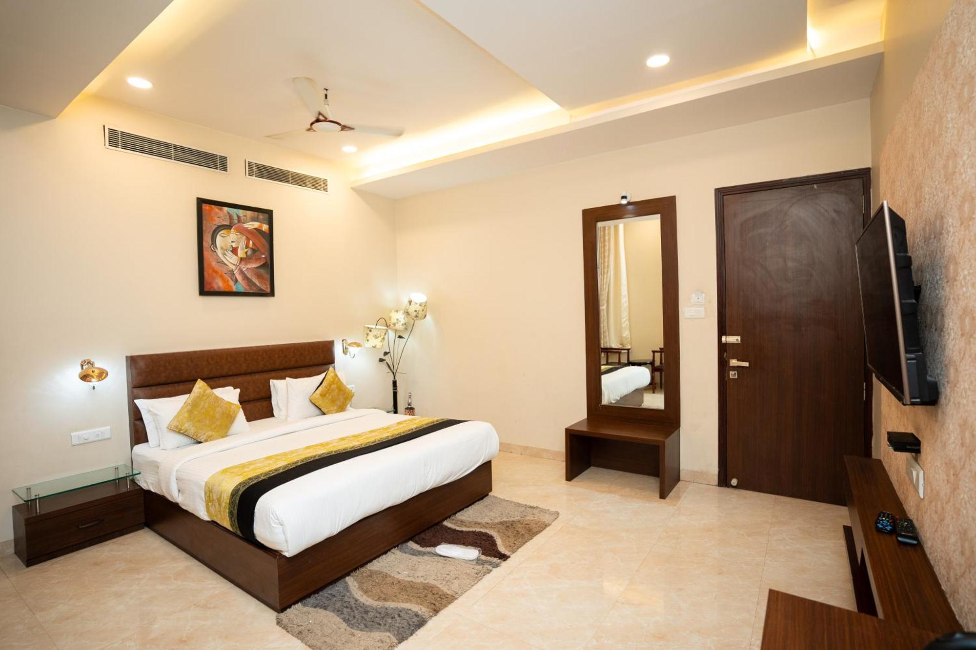 Hotel Radiance Courtyard Varanasi Bagian luar foto