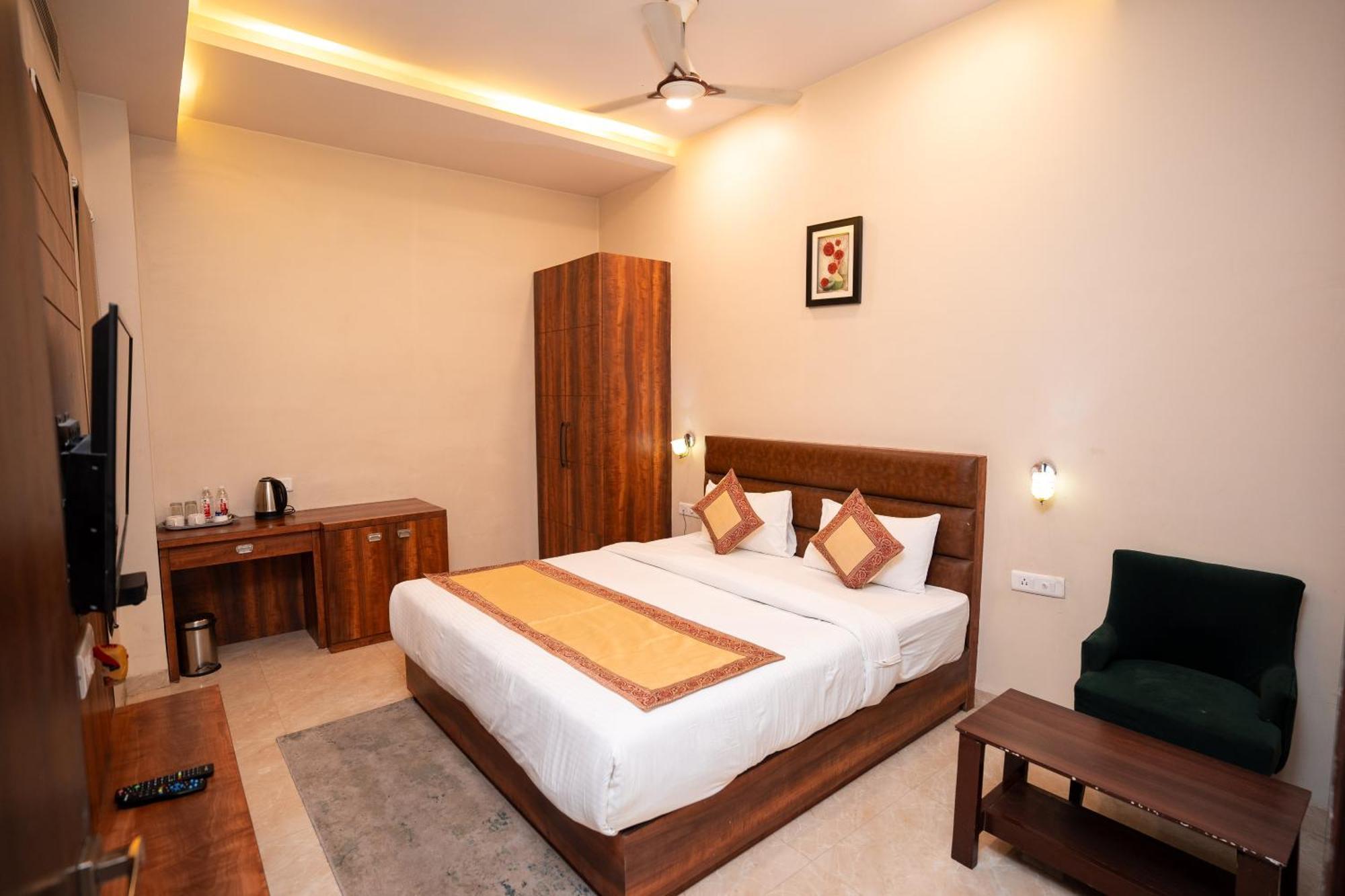 Hotel Radiance Courtyard Varanasi Bagian luar foto