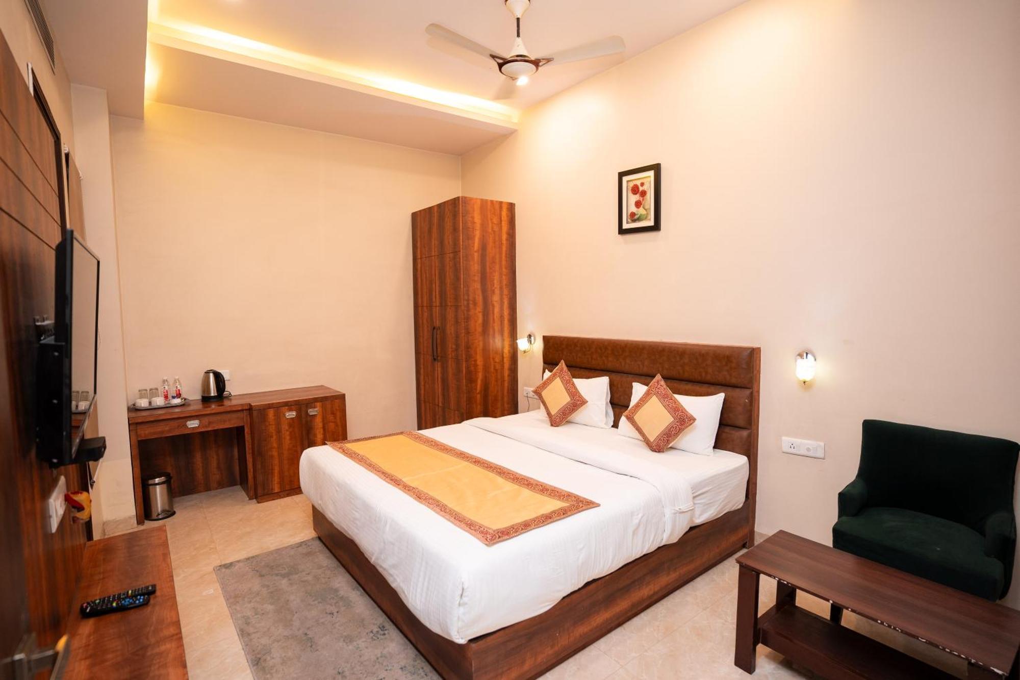 Hotel Radiance Courtyard Varanasi Bagian luar foto