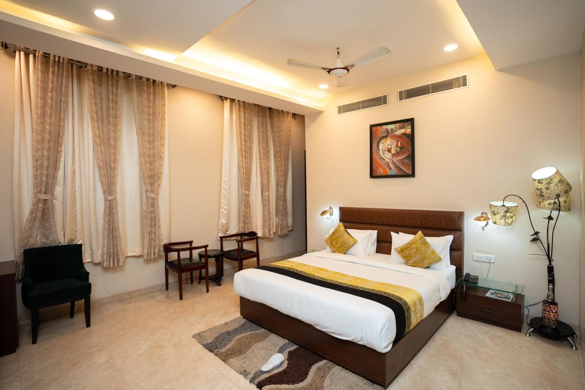 Hotel Radiance Courtyard Varanasi Bagian luar foto