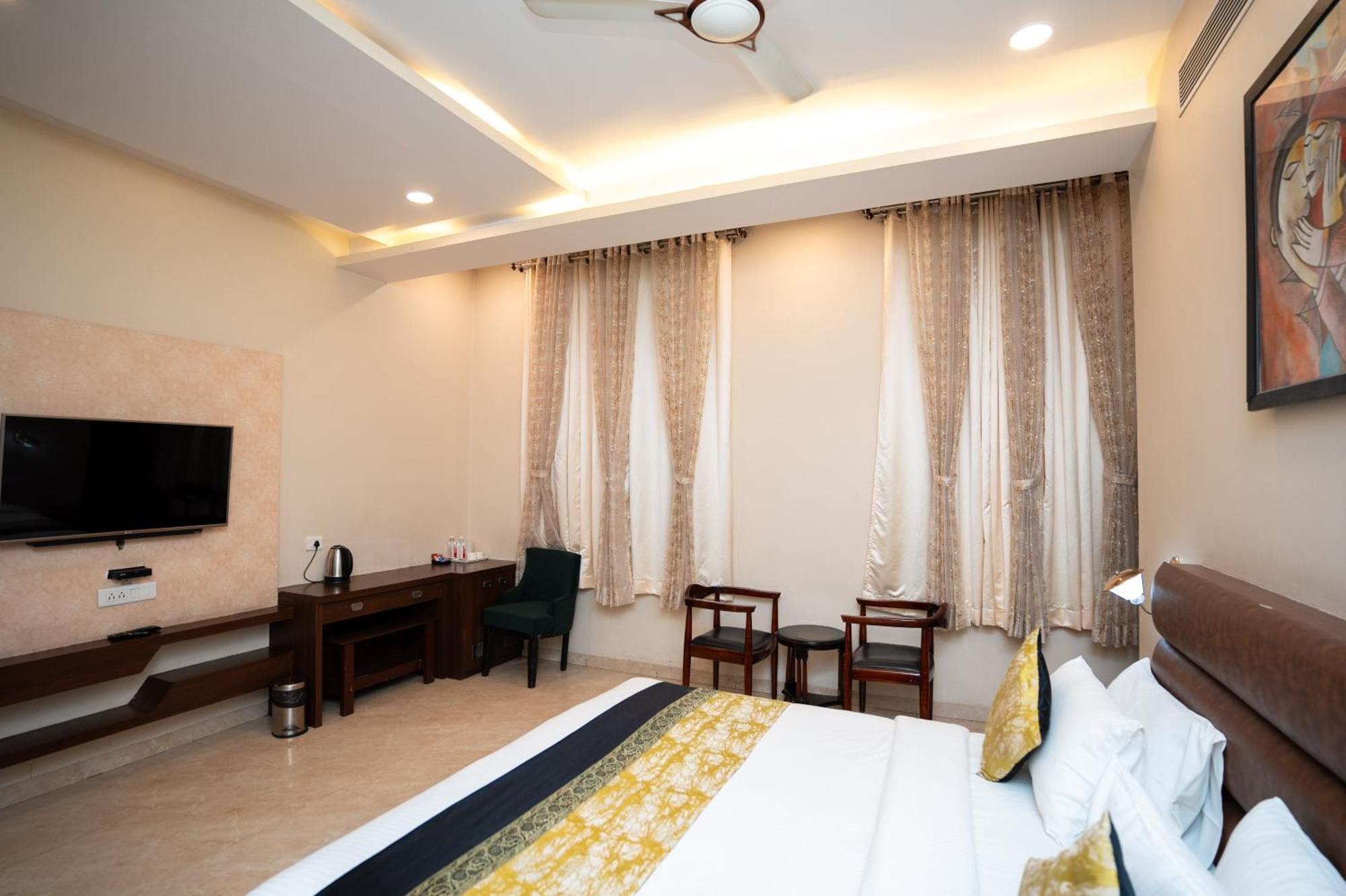 Hotel Radiance Courtyard Varanasi Bagian luar foto