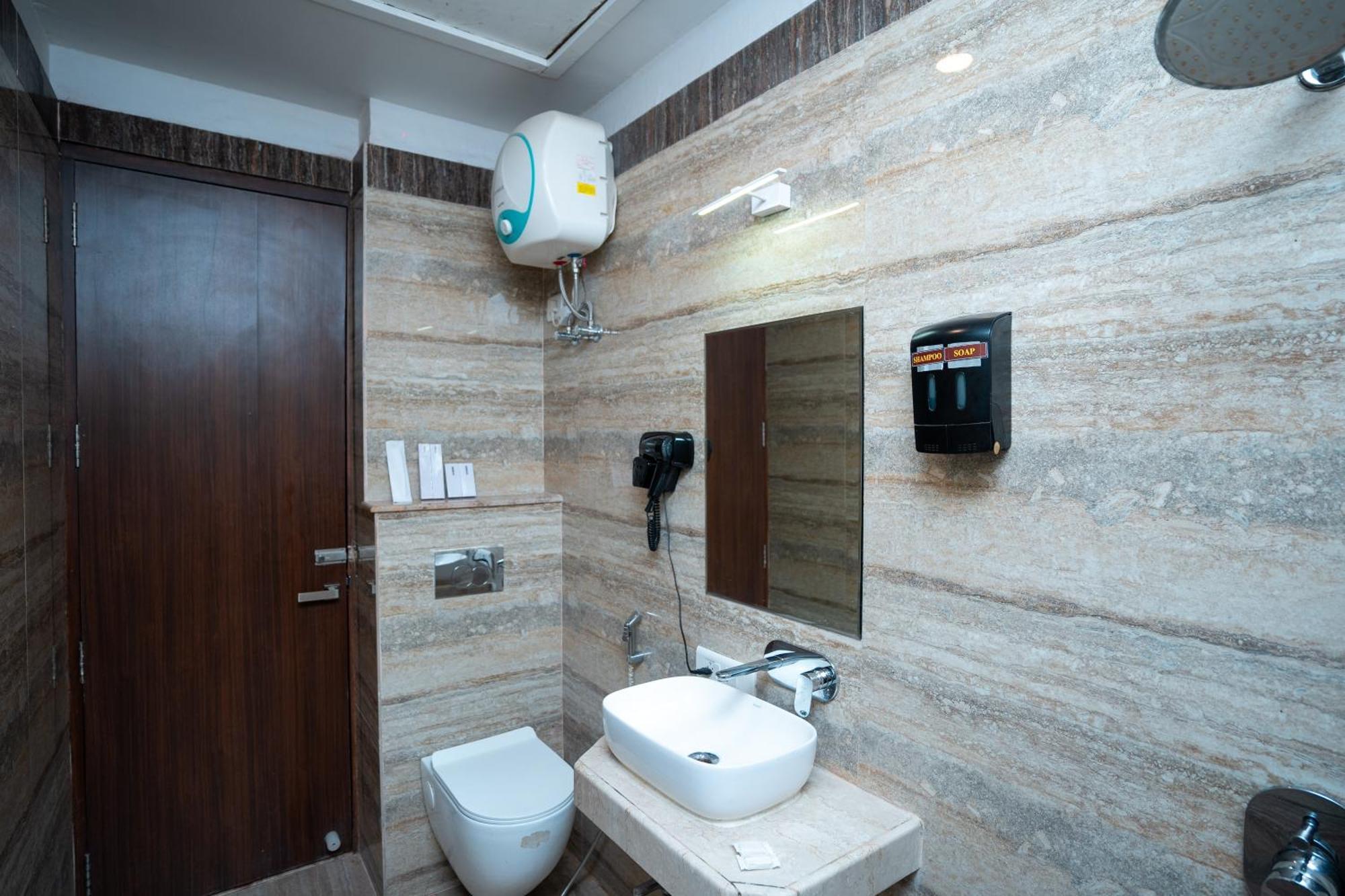Hotel Radiance Courtyard Varanasi Bagian luar foto