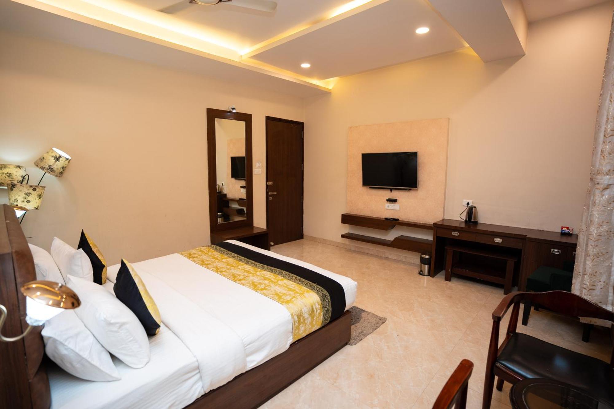 Hotel Radiance Courtyard Varanasi Bagian luar foto