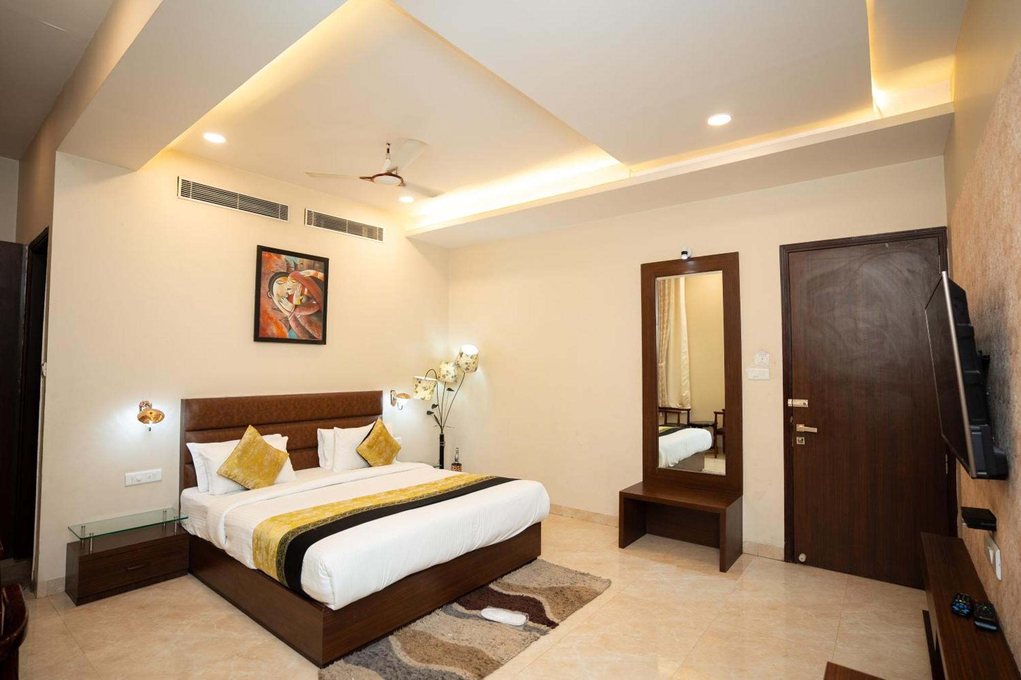 Hotel Radiance Courtyard Varanasi Bagian luar foto