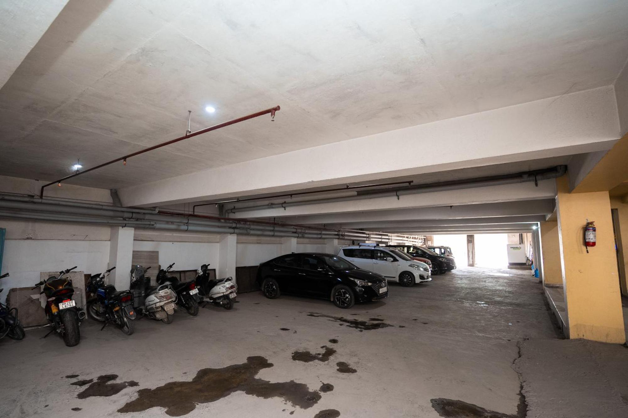 Hotel Radiance Courtyard Varanasi Bagian luar foto