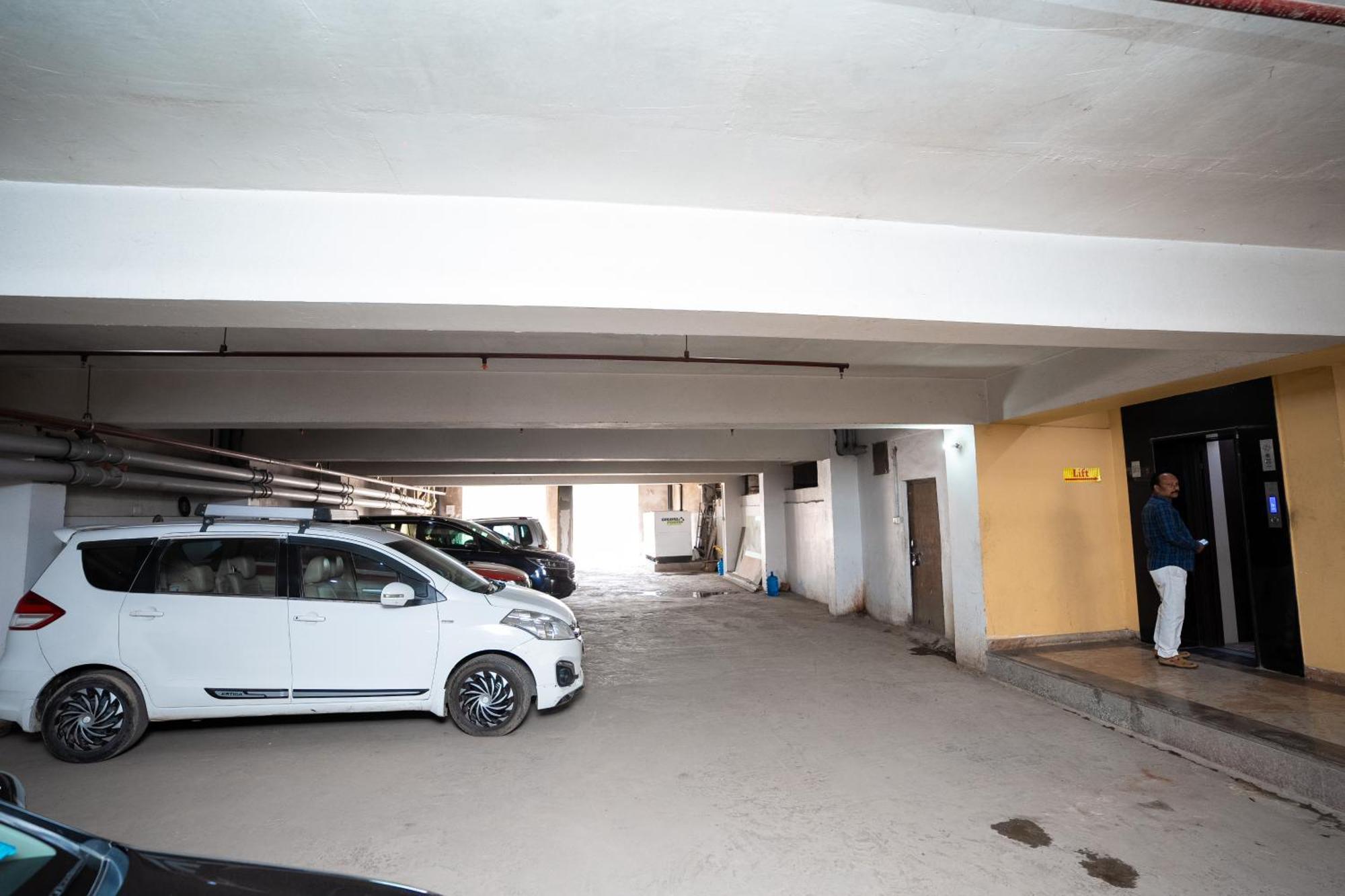 Hotel Radiance Courtyard Varanasi Bagian luar foto