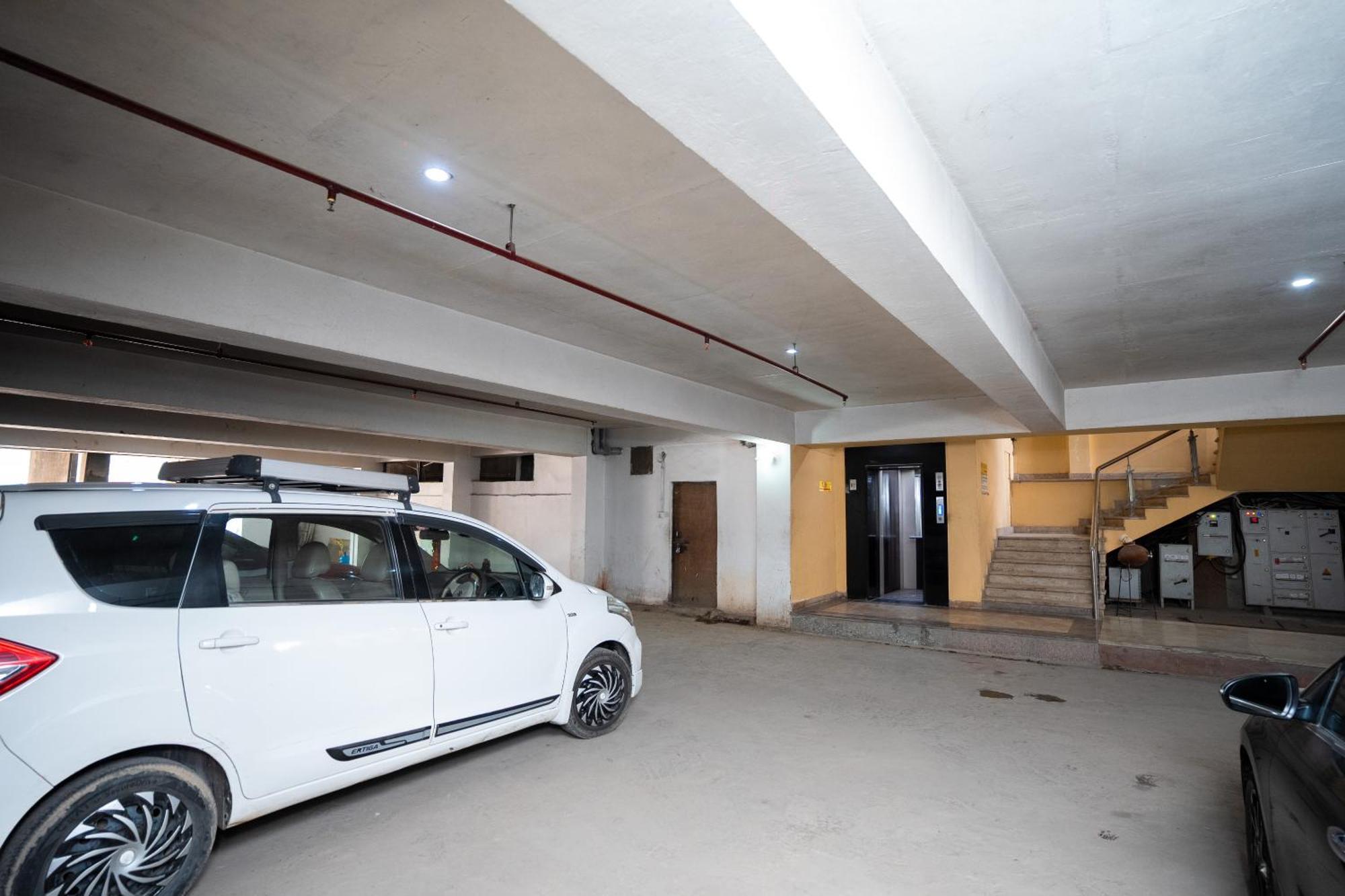 Hotel Radiance Courtyard Varanasi Bagian luar foto