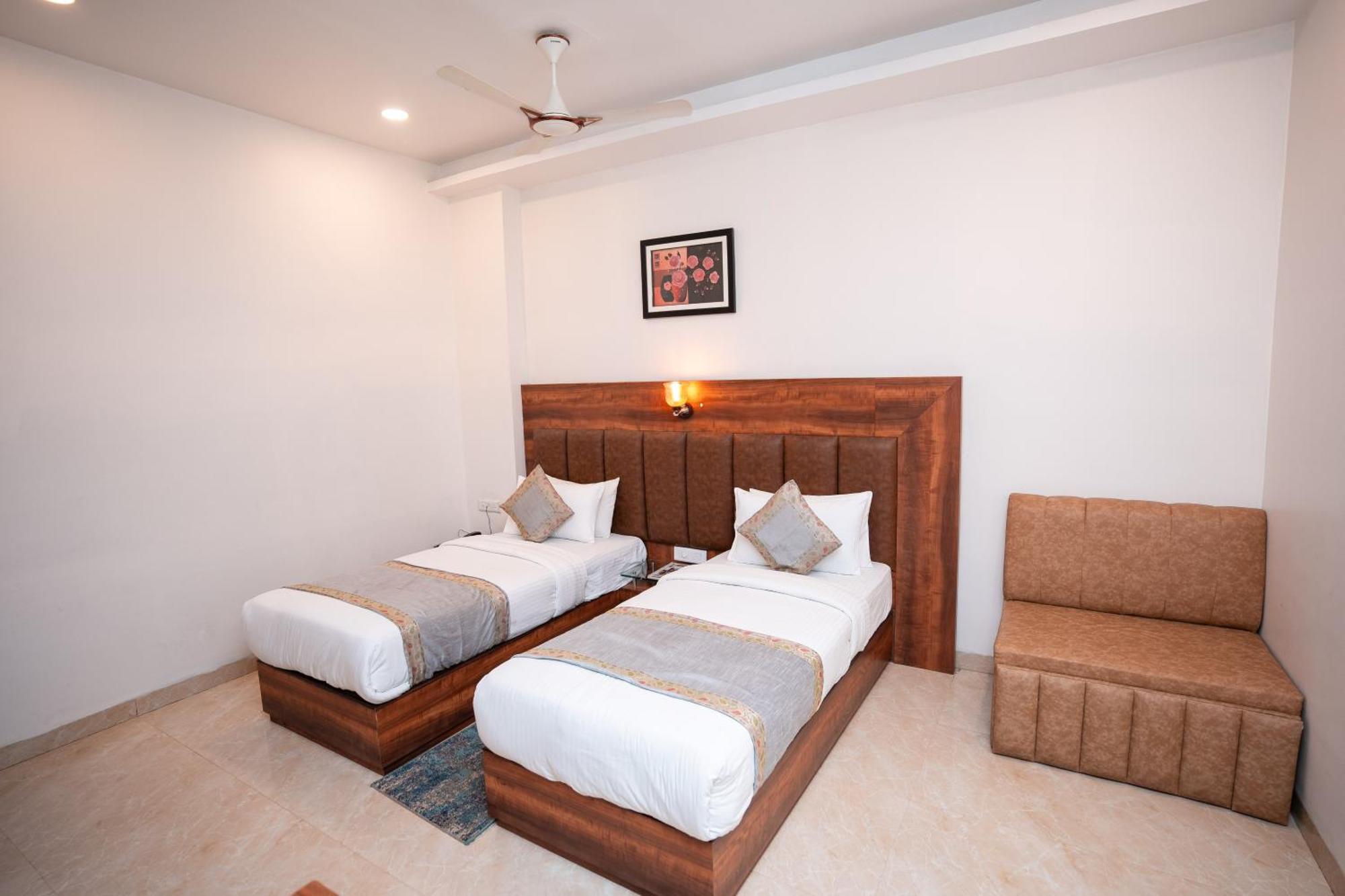 Hotel Radiance Courtyard Varanasi Bagian luar foto