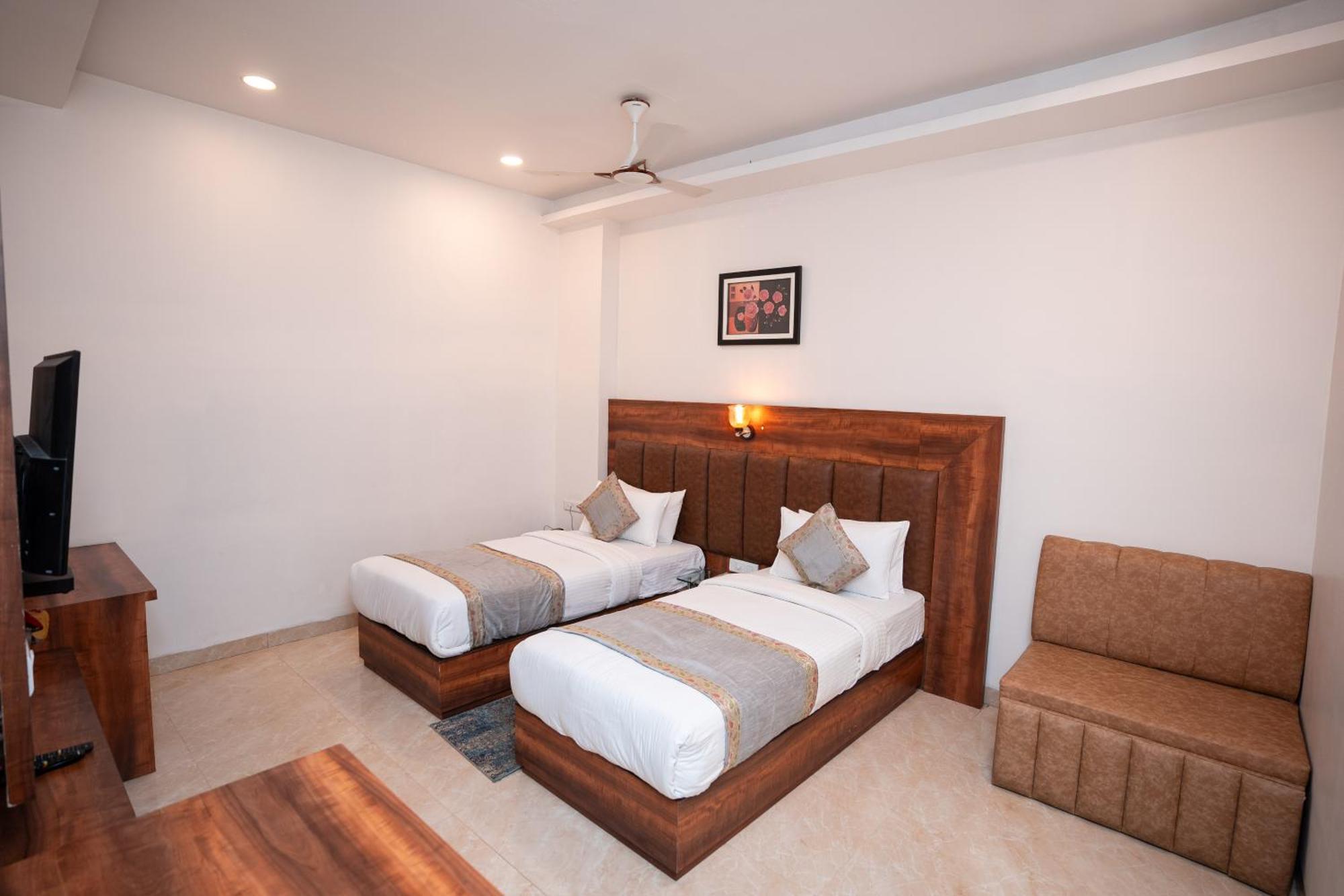 Hotel Radiance Courtyard Varanasi Bagian luar foto