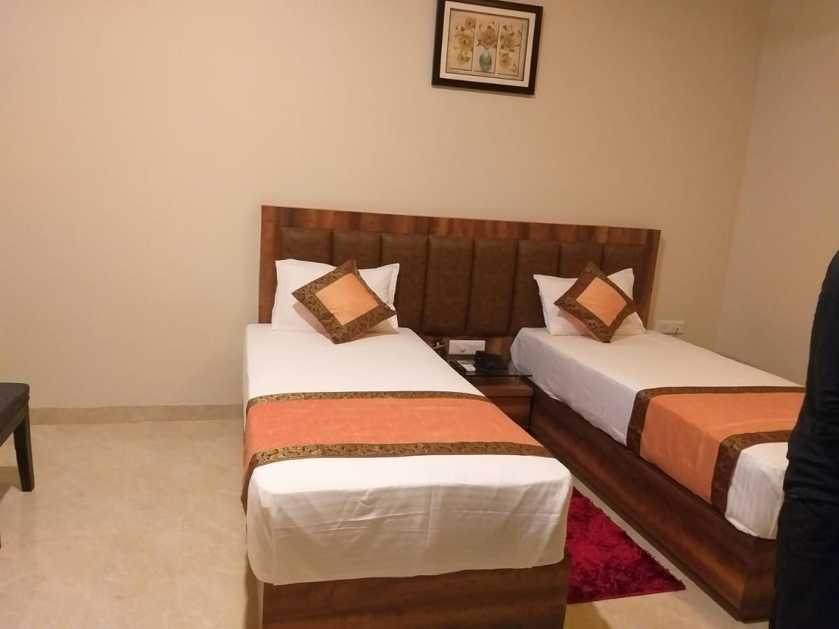 Hotel Radiance Courtyard Varanasi Bagian luar foto